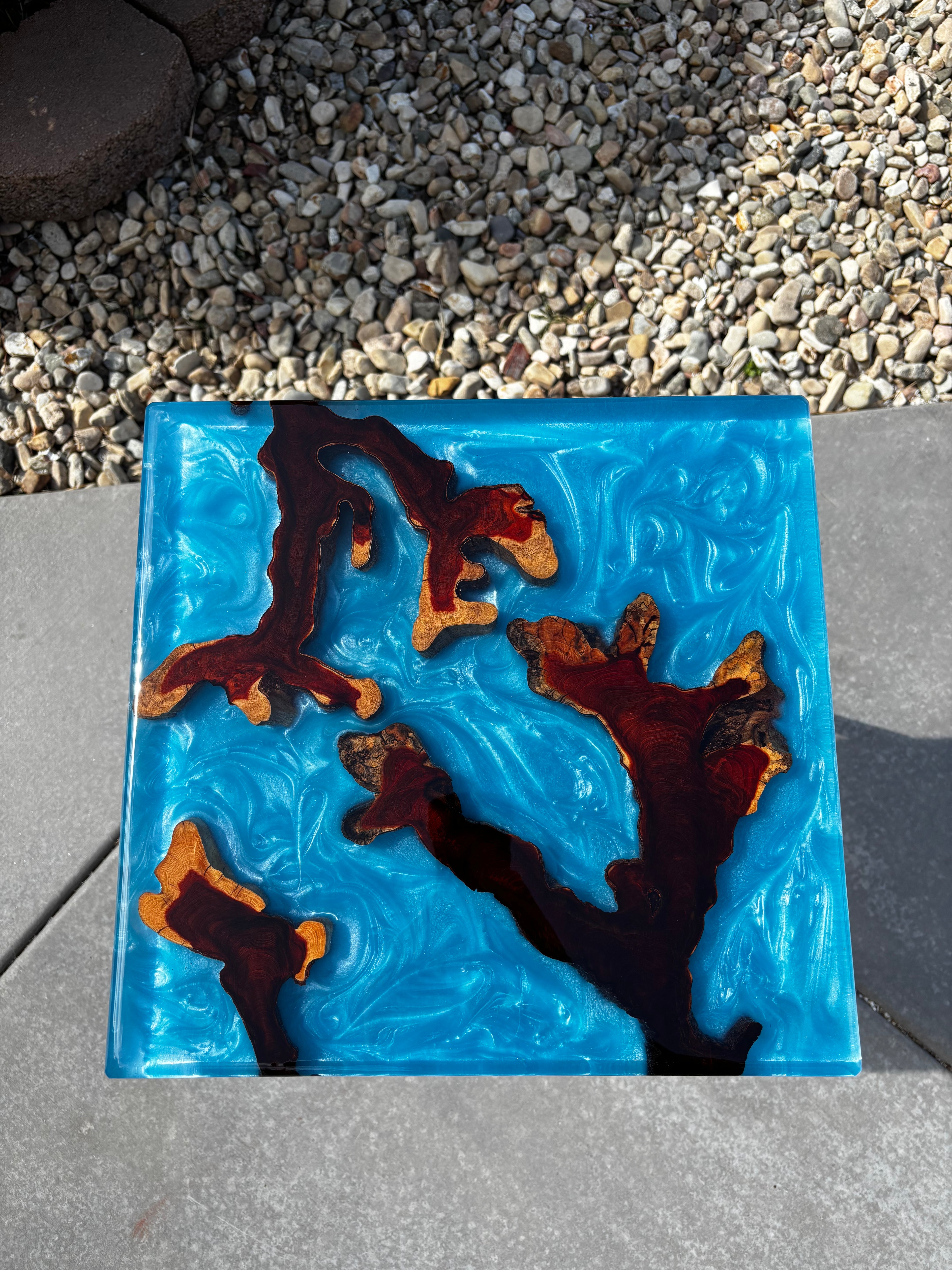 Resin Wave Side Table